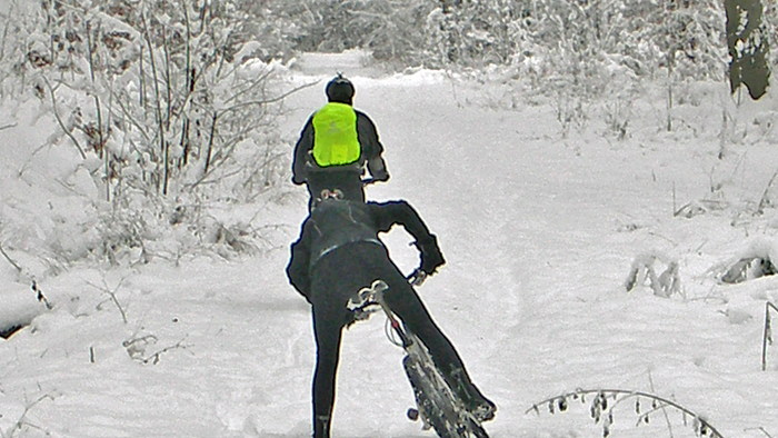 Nur ganzjähriges Radfahren ist so richtig gesund, also auch im Winter mit dem Rad zur Arbeit (foto © 2010-12-10 ul) ganzahresradler